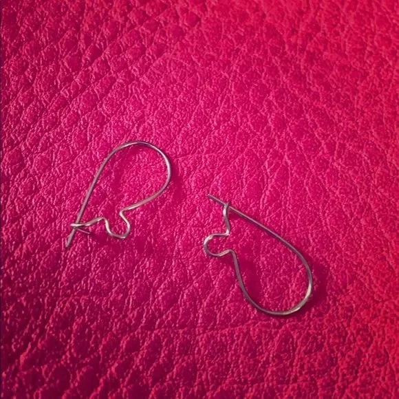 🆕Silver Kidney Wire Earrings - Picture 9 of 9